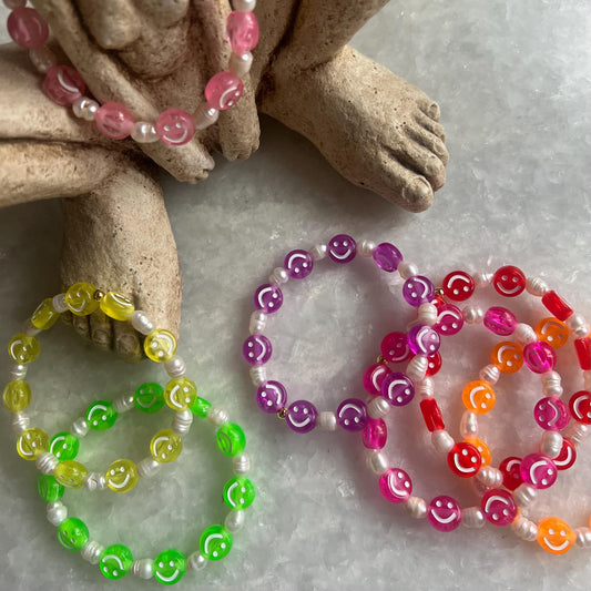  multicolor stacked bracelets for summer outfits